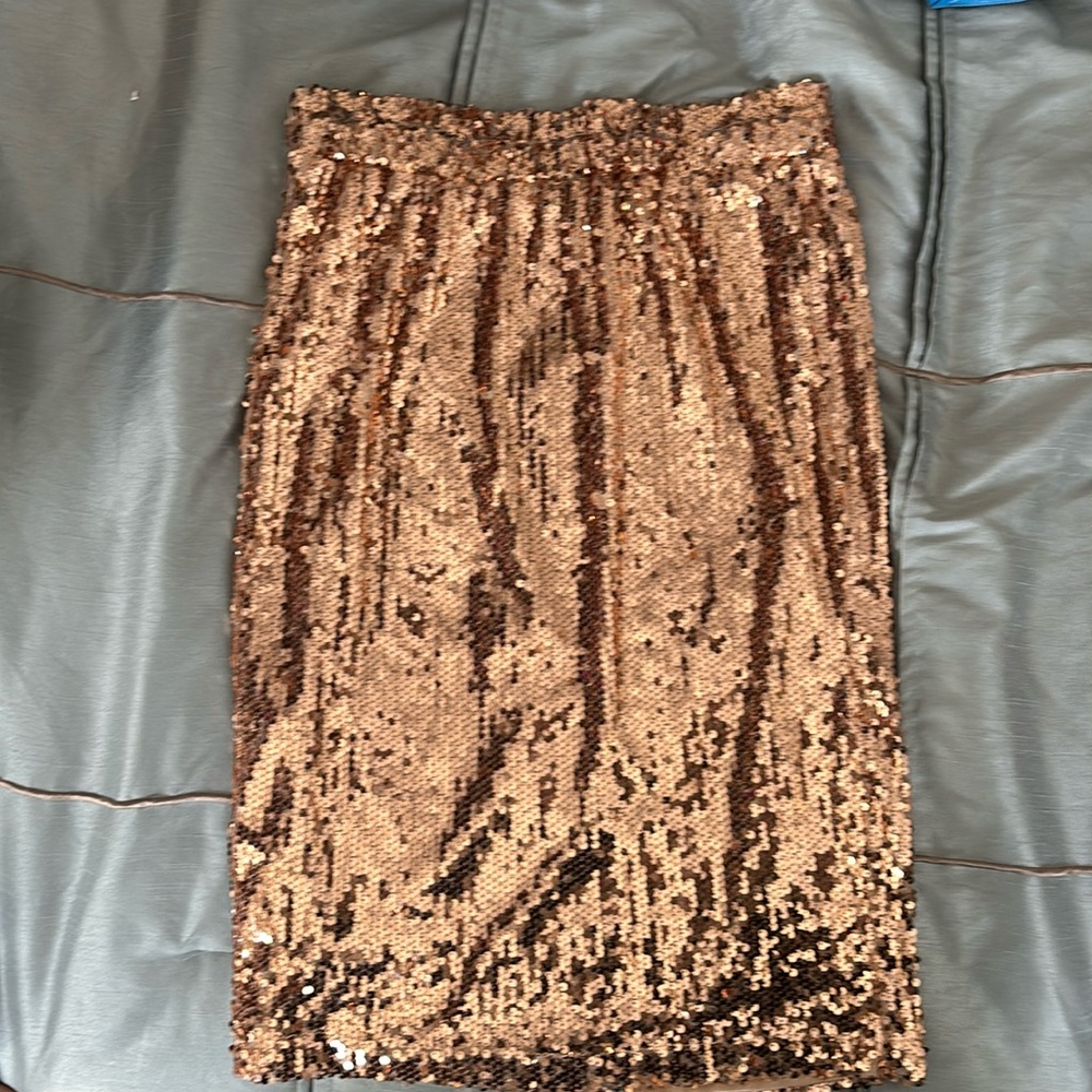 Sequined gold skirt in medium great shape